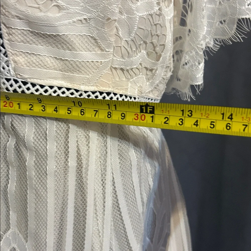 Tobi Elegant White Lace Dress with Deep V-Neck size M - Picture 11 of 16